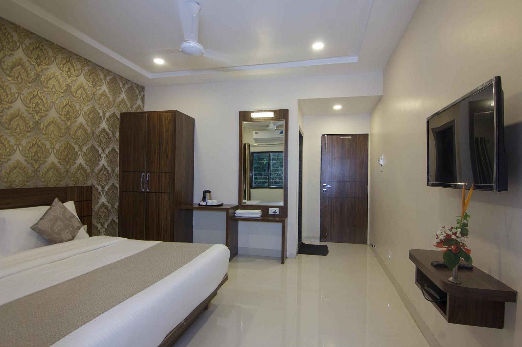 Strand Resort Lonavala Exterior foto