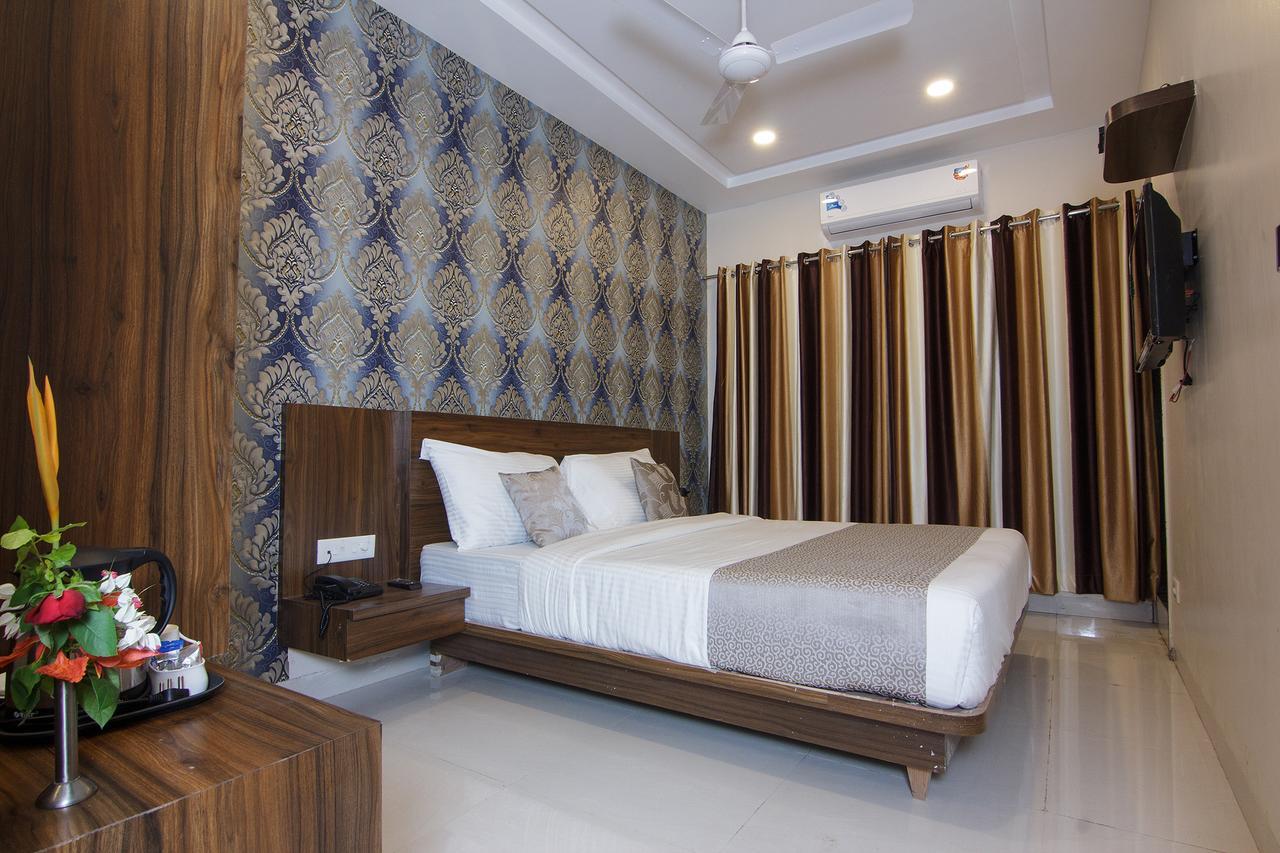 Strand Resort Lonavala Exterior foto