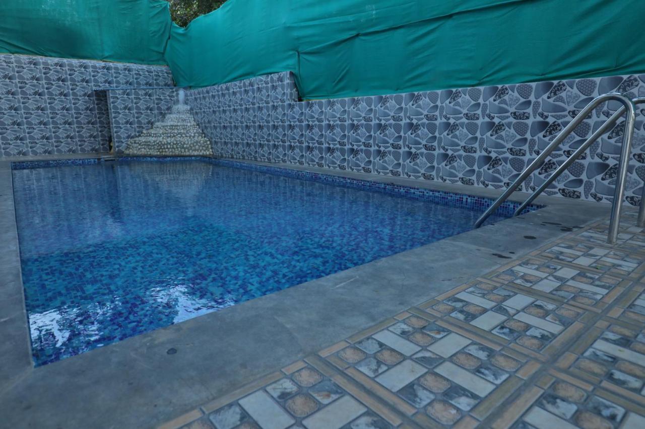 Strand Resort Lonavala Exterior foto